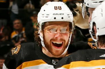 Pastrnak scores twice in 17 seconds for hat trick 🍝🎩