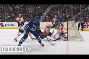 Alex Edler 1-1 goal vs Flyers (Mar. 17, 2015)