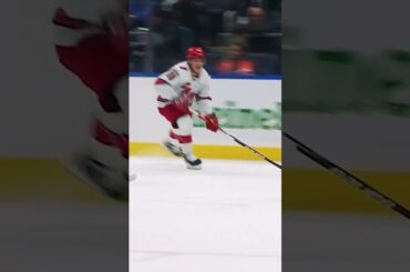 Sebastian Aho scores off Sebastian Aho 🕸👉👈