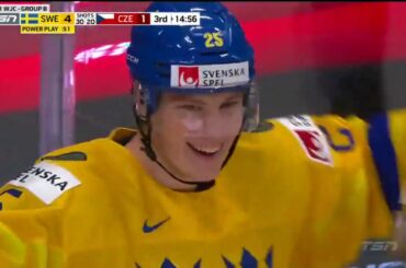 Elmer Soderblom scores between-the-legs goal | Sweden vs. Czech Republic | 2021 WJC