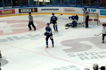 Suomi-Usa U20 22.12.2015. Kaapo Kähkönen loukkaa itseään torjuntatilanteessa.