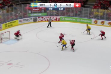 Oliver Ekman-Larsson regains the lead