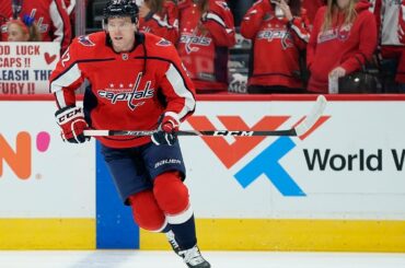 Evgeny Kuznetsov scores in season debut