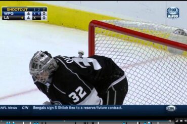 Jonathan Quick unbelievable save in the shootout against Mathieu Perreault! 1/10/15