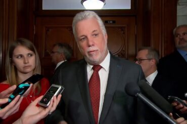 Philippe Couillard commente le départ de Robert Poëti.