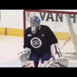 le nouveau masque de Charlie Lindgren