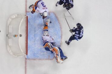 Robin Lehner dives across to deny Scheifele with great glove stop