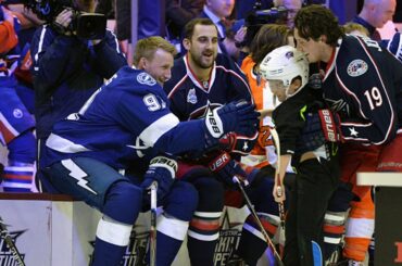 Young fan helps Johansen in Breakaway Challenge