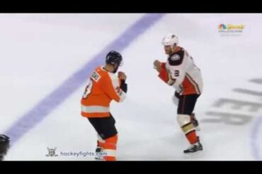 NHL Fights: Kevin Bieksa gegen Radko Gudas und Andy Andreoff | hockeyweb.de