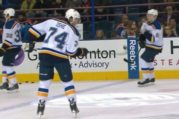 Oshie shows off stick handling skills