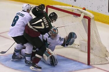 Dell makes fantastic save to rob Vrbata on goal line