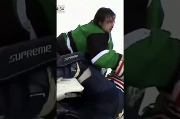 Goalie fight in AHL