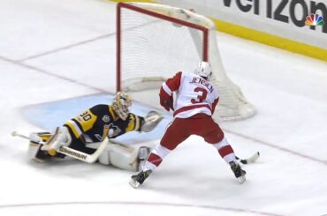 Jensen uses fake slap shot to fool Murray