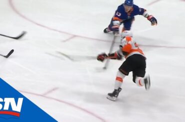 Claude Giroux Scores From Top Of The Slot To Tie It For Flyers Against Islanders