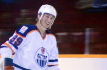 Memories: Wayne Gretzky scores his first NHL goal