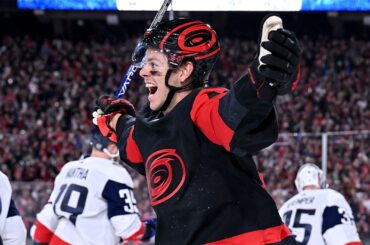 Kotkaniemi scores Canes' 1st outdoor goal!