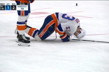 Casey Cizikas Struggles To The Bench After Blocking David Pastrnak's Slapshot