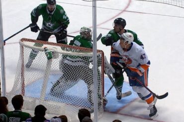 Casey Cizikas credited with bizarre goal that bounces off net and Khudobin's back