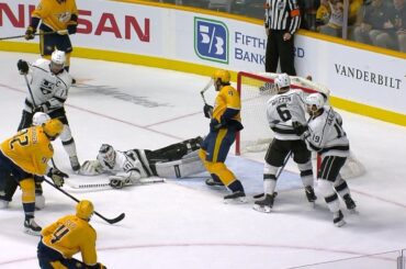 Calvin Petersen sprawls out for spectacular blocker save on Johansen