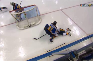 Kevin Fiala forced to leave the game after leg goes into the boards