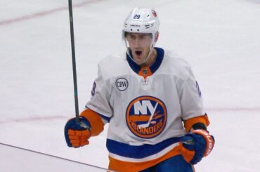 Brock Nelson finishes Barzal's feed to give Islanders OT win