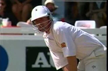 **HILARIOUS** PHIL TUFNELL BATTING FAIL....YOU HAVE FAILED SON....