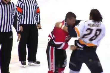 Jon "Nasty" Mirasty vs Joel "The Animal" Theriault Sorel Vs Thetford combat de lnah Hockey Fight