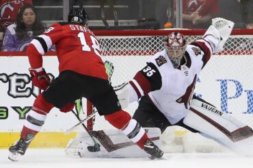 Coyotes, Devils battle for the win in a shootout