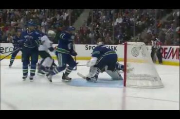 Alexander Edler BIG HIT on Drew Doughty (April 15th, 2010)