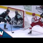 Hurricanes' Noesen Completely Fools Daccord Before Feeding Kotkaniemi For Easy Goal