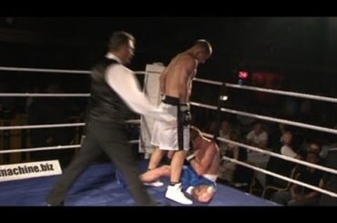 Classic Unlicensed Boxing - Zach McKinney v Dean Robinson - Bit One Sided!