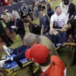 Texans coach Gary Kubiak collapses along sideline