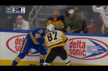 Sidney Crosby fights Peyton Krebs