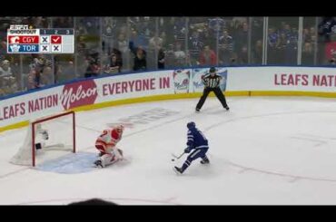 Mitch Marner fumbles puck, regains possession and dekes out Dan Vladar