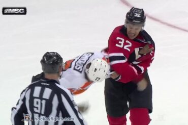 Wayne Simmonds vs Mark Fraser Jan 3, 2015