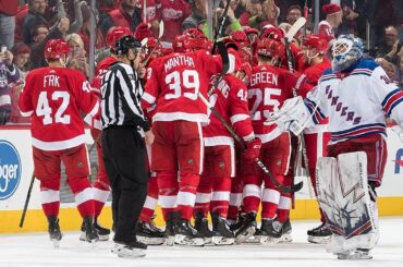 Athanasiou, Larkin team up for Red Wings' OT win