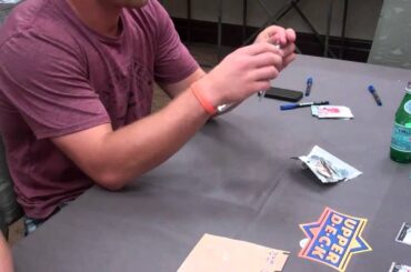 Jaden Schwartz & Tyler Toffoli open packs of SP Authentic Hockey