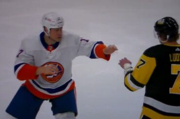 NHL hockey fight - Matt Martin(Islanders) vs. John Ludwig(Penguins)