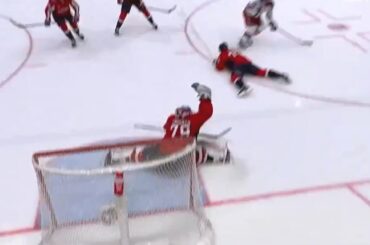 Charlie Lindgren shocks the whole arena with acrobatic save vs Rangers