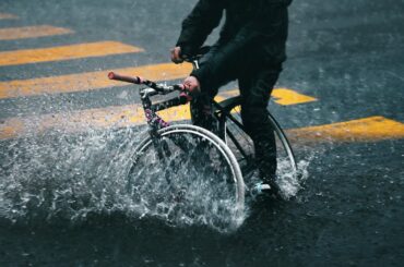 How to Ride Your Bike In The Rain - Fixed Gear Edition