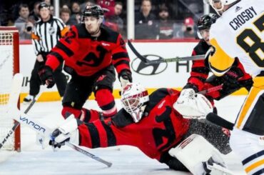 JAKE ALLEN ROBS SIDNEY CROSBY WITH AN AMAZING STICK SAVE!