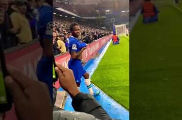 Sterling was at a loss for words while taking a corner! #ifnnews #sterling #raheemsterling #chelsea