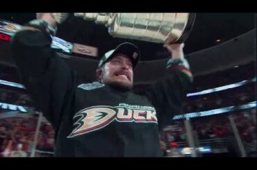 #TBT Emotional Teemu Selanne Captures Stanley Cup