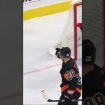 This no-look pass from Oskar Lindblom is 🔥 @nhl @nhlflyers