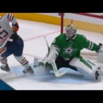 Stars' Jake Oettinger Makes Ridiculous Pad Save To Keep Game 1 Tied Late