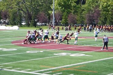 Sherbrooke Vert et Or QB Anthony Robichaud throws a 47-yard TD pass to Charles Giroux vs. Concordia