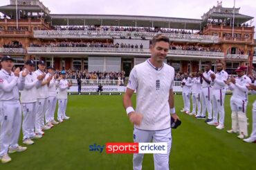 James Anderson walks out at Lord's for the FINAL time 🥺