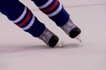 Jordan Eberle on the VAPOR APX2 skate