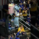 Louie dumps popcorn on Predators fan