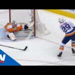 Carter Hart Stretches Out To Rob A Wide-Open Brock Nelson With Glove